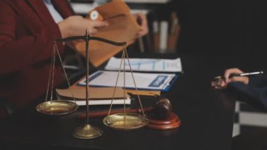 Avukat ya da avukat ya da hakim tokmak ya da avukat ya da hukuki danışmanlık ya da mahkeme, hukuk hizmetleri, adalet ve hukuk hizmetleri.