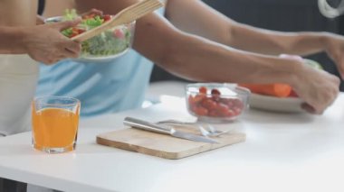 Mutfakta sağlıklı yiyecek