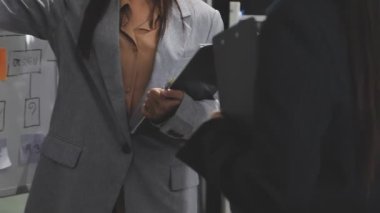 İş Adamları Tokalaşıyor