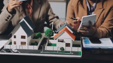 ev modeli ve emlak konsepti