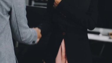 İş Adamları Tokalaşıyor