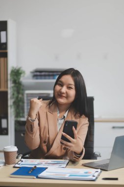 Young business woman having .happy at the desk in the office
