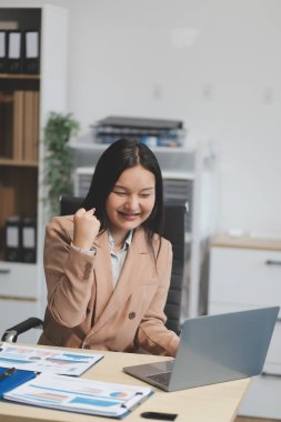 Young business woman having .happy at the desk in the office