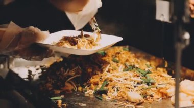 Lezzetli ve ızgara et masada.