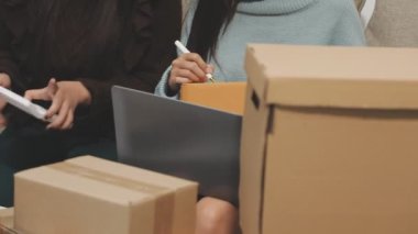 kadın evde alışveriş online