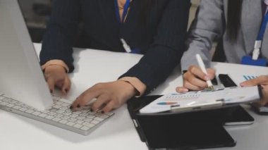 Ofiste çalışan iş kadını