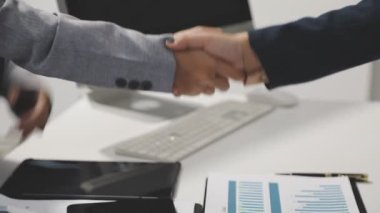 ofiste tokalaşırken işadamı