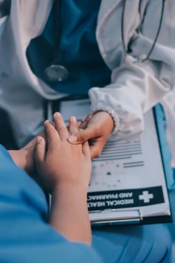 Arkadaşlık ve yaşlı bakımı el ele gider.