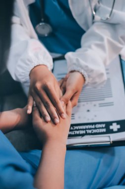 Arkadaşlık ve yaşlı bakımı el ele gider.