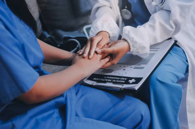 Arkadaşlık ve yaşlı bakımı el ele gider.