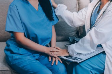 Arkadaşlık ve yaşlı bakımı el ele gider.