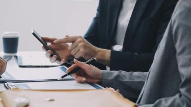 yeni bir proje tartışırken iş takım