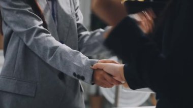 İş ortakları el sıkışıyor, iş toplantısı, iş toplantısı, tokalaşma