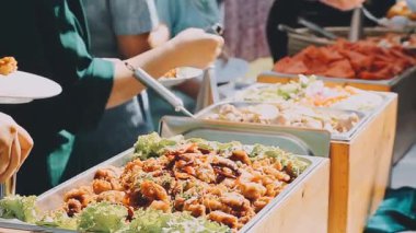 Pazarda yemek servisi..