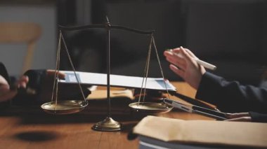 Yargıç tokmak, yargıç, yargıç tokmak, büro, adalet, hukuk, adalet kavramı