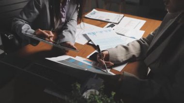 İş takım toplantısı modern ofis.