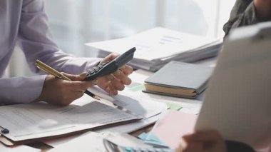 Finansal verilerle çalışan iş adamlarının ve iş adamlarının kapatılması
