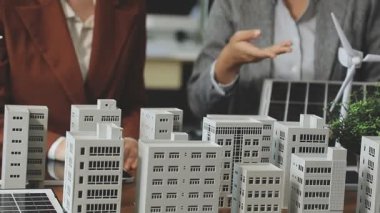 İşadamları proje üzerinde çalışıyor..