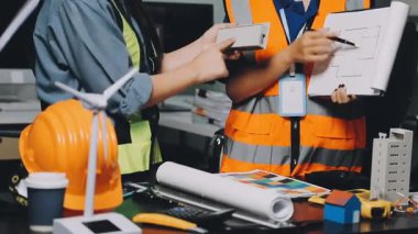 Projede çalışan mühendis