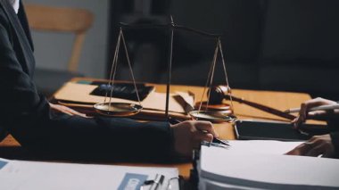 İş yerindeki iş adamları
