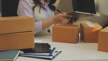 projede çalışan iş adamları