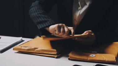 Ofisteki iş adamı.