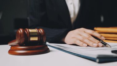 Avukat, yargıç, tokmak, hukuki danışmanlık