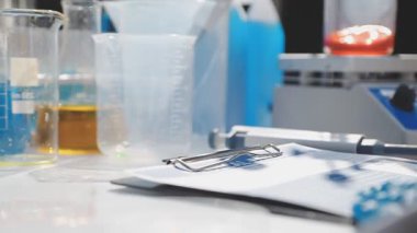 Araştırma için laboratuvar ekipmanı.