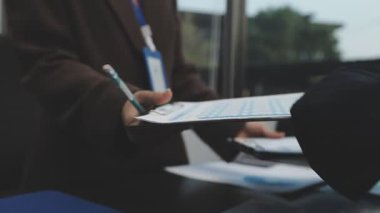 İş Adamları Tokalaşıyor