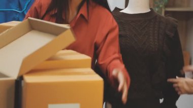 Kadın giyim mağazasında