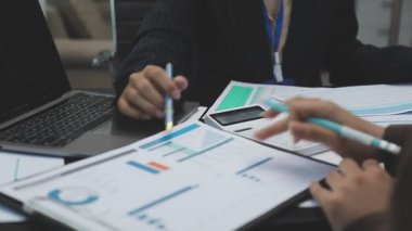 Ofiste çalışan iş kadını..