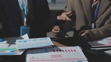 ofiste iş takım toplantısı