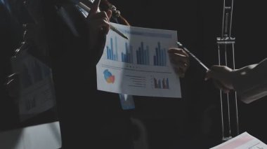 ofiste çalışan iş insanlar