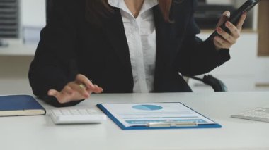 Ofiste çalışan kadın..