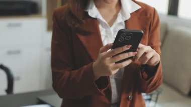 Kadın kullanım akıllı telefon