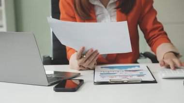 ofiste çalışan iş kadın