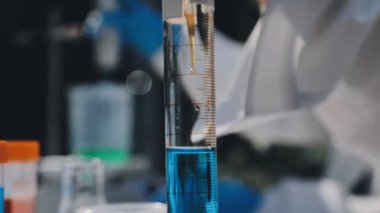 Laboratuvardaki laboratuvar ekipmanlarını kapat