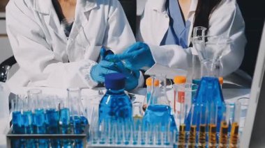 Laboratuvardaki bilim adamı. Bilim ve teknoloji kavramı