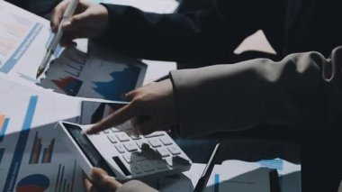 Ofiste çalışan iş adamları