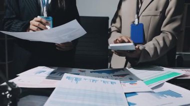 iş takım tartışarak yeni proje