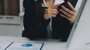 Ofiste çalışan iş adamları