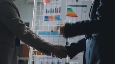 İş Adamları Tokalaşıyor