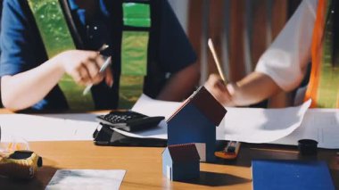 Ofiste çalışan kadın.