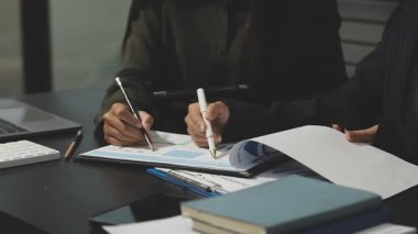 Ofiste çalışan iş kadını.