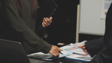 Ofisteki bir grup iş adamı