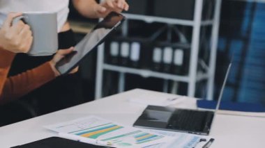 Modern ofis genç kadın