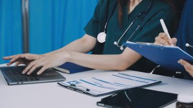 Kapat. Doktor ofiste.