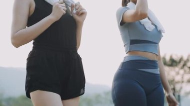 Koşan ve koşan kadınlar