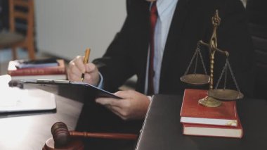 Yargıç tokmağı, hukuk ve adalet kavramı