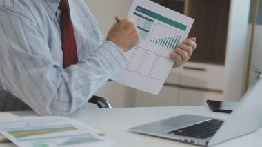 Mali çizelgeleri analiz işadamı